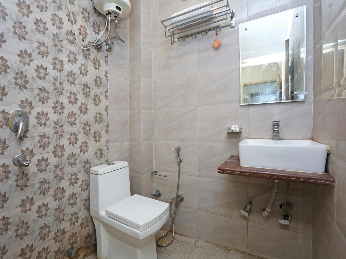 Oyo 9233 Hotel Cottage Lord Krishna Нью-Делі Екстер'єр фото